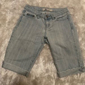 Wet seal Bermuda shorts sz 3 63%cotton 35%polyester 2%spandex.